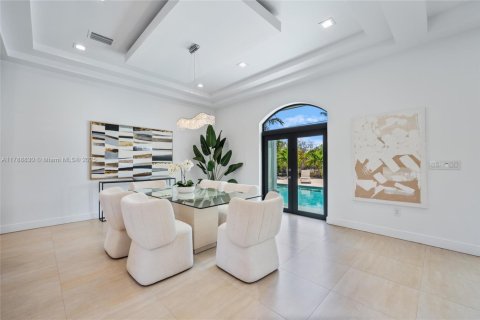 House in Miami, Florida 7 bedrooms, 442.96 sq.m. № 1732067 - photo 5