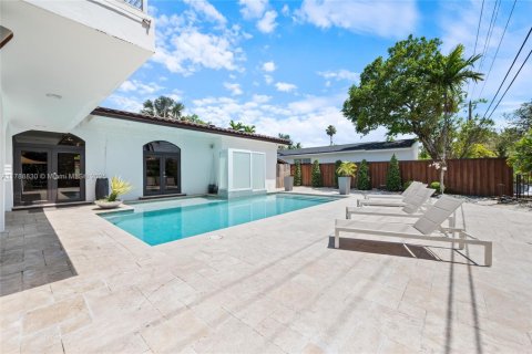 House in Miami, Florida 7 bedrooms, 442.96 sq.m. № 1732067 - photo 28