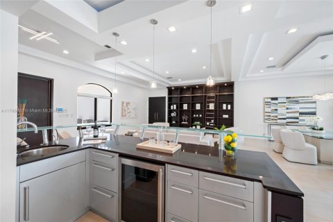 House in Miami, Florida 7 bedrooms, 442.96 sq.m. № 1732067 - photo 12
