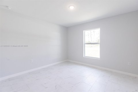 House in Lehigh Acres, Florida 3 bedrooms, 121.14 sq.m. № 2081678 - photo 15