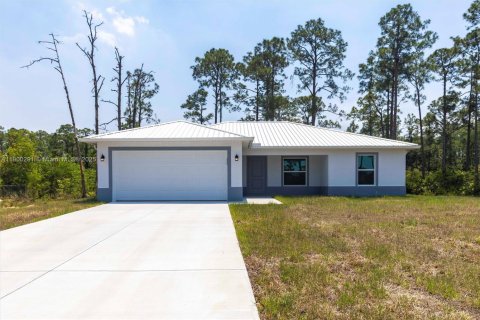 Casa en Lehigh Acres, Florida 3 dormitorios, 121.14 m2 № 2081678