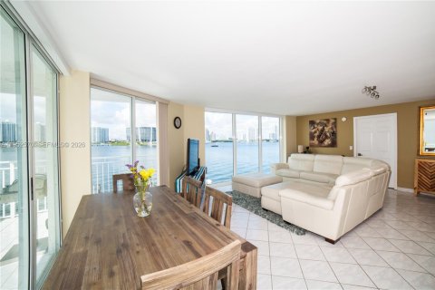 Condominio en venta en Sunny Isles Beach, Florida, 2 dormitorios, 102.19 m2 № 2008695 - foto 4