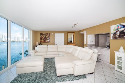 Condominio en venta en Sunny Isles Beach, Florida, 2 dormitorios, 102.19 m2 № 2008695 - foto 3