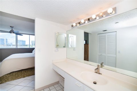 Condominio en venta en Sunny Isles Beach, Florida, 2 dormitorios, 102.19 m2 № 2008695 - foto 18