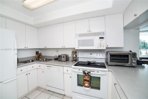 Condominio en venta en Sunny Isles Beach, Florida, 2 dormitorios, 102.19 m2 № 2008695 - foto 23