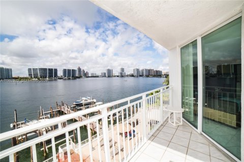 Condominio en venta en Sunny Isles Beach, Florida, 2 dormitorios, 102.19 m2 № 2008695 - foto 6