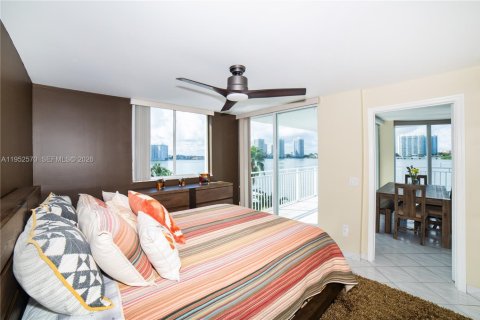 Condominio en venta en Sunny Isles Beach, Florida, 2 dormitorios, 102.19 m2 № 2008695 - foto 10