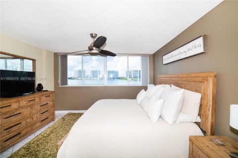 Condominio en venta en Sunny Isles Beach, Florida, 2 dormitorios, 102.19 m2 № 2008695 - foto 17