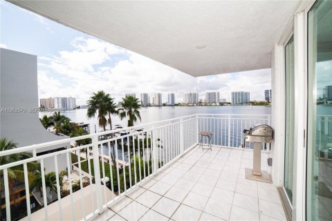 Condominio en venta en Sunny Isles Beach, Florida, 2 dormitorios, 102.19 m2 № 2008695 - foto 7