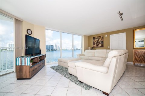 Condominio en venta en Sunny Isles Beach, Florida, 2 dormitorios, 102.19 m2 № 2008695 - foto 2