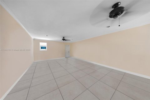 Commercial property in Hollywood, Florida 255.76 sq.m. № 1925905 - photo 7