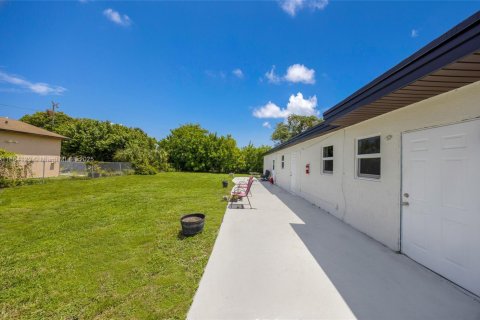 Commercial property in Hollywood, Florida 255.76 sq.m. № 1925905 - photo 15