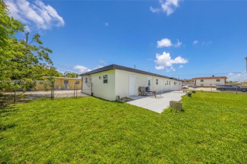 Commercial property in Hollywood, Florida 255.76 sq.m. № 1925905 - photo 14