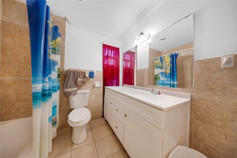 Commercial property in Hollywood, Florida 255.76 sq.m. № 1925905 - photo 11