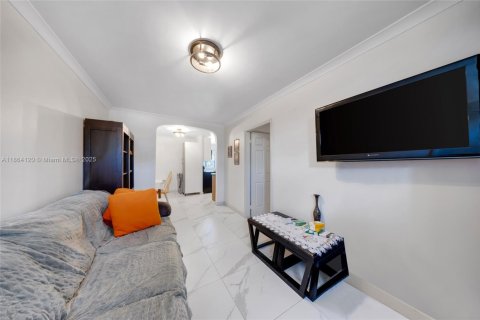 Commercial property in Hollywood, Florida 255.76 sq.m. № 1925905 - photo 23