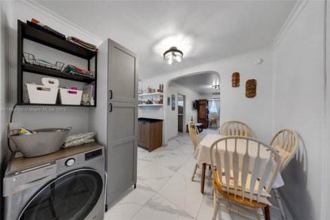 Commercial property in Hollywood, Florida 255.76 sq.m. № 1925905 - photo 27