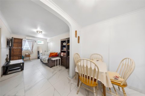 Commercial property in Hollywood, Florida 255.76 sq.m. № 1925905 - photo 25