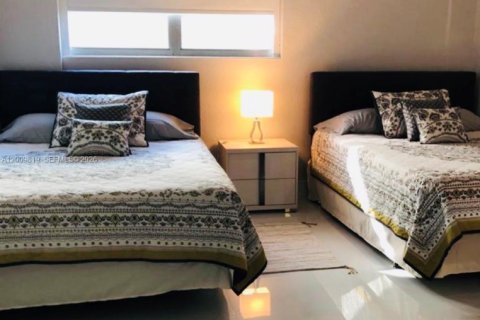 Condo in Hollywood, Florida, 1 bedroom № 2076631 - photo 2