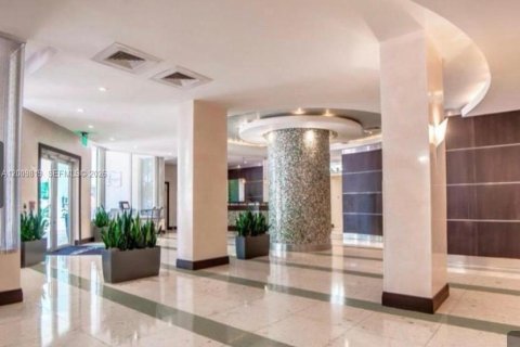 Condo in Hollywood, Florida, 1 bedroom № 2076631 - photo 12