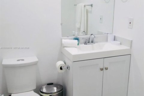 Condo in Hollywood, Florida, 1 bedroom № 2076631 - photo 5