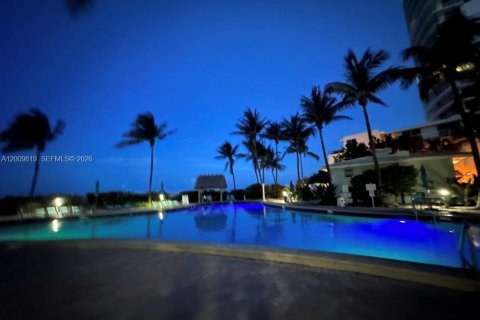 Condo in Hollywood, Florida, 1 bedroom № 2076631 - photo 7