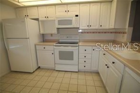 Condo in Venice, Florida, 2 bedrooms  № 2236749 - photo 8