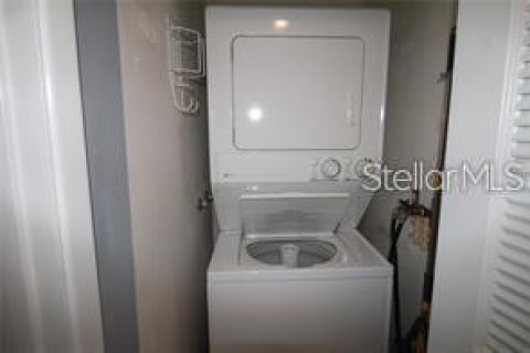 Condo in Venice, Florida, 2 bedrooms  № 2236749 - photo 10