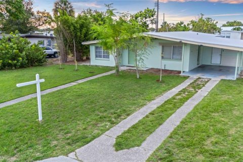 Casa en venta en Port Charlotte, Florida, 2 dormitorios, 89.19 m2 № 1801696 - foto 2