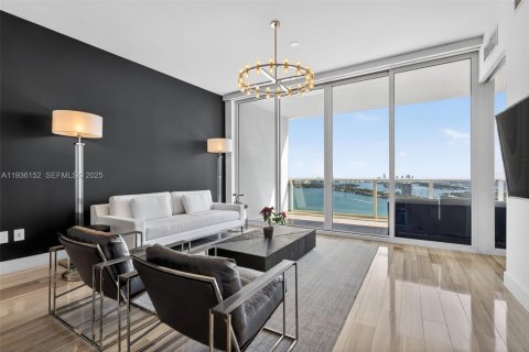 Condo in Miami, Florida, 1 bedroom  № 1994569 - photo 6