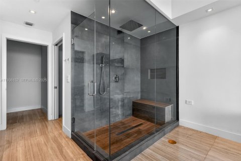 Condo in Miami, Florida, 1 bedroom  № 1994569 - photo 14