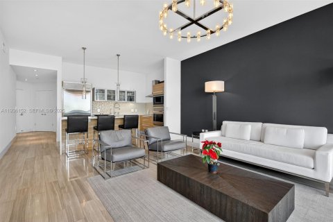 Condo in Miami, Florida, 1 bedroom  № 1994569 - photo 9