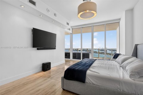 Condo in Miami, Florida, 1 bedroom  № 1994569 - photo 13