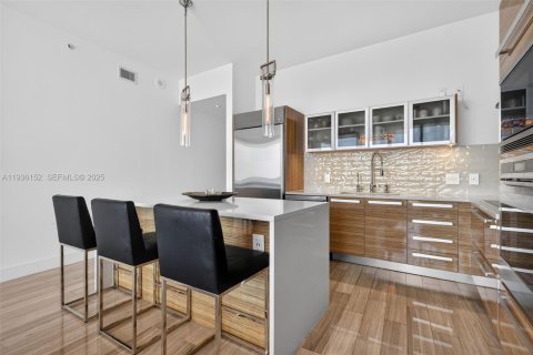 Condo in Miami, Florida, 1 bedroom  № 1994569 - photo 25