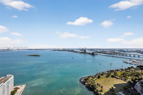 Condo in Miami, Florida, 1 bedroom  № 1994569 - photo 30