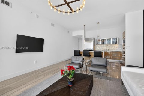 Condo in Miami, Florida, 1 bedroom  № 1994569 - photo 5
