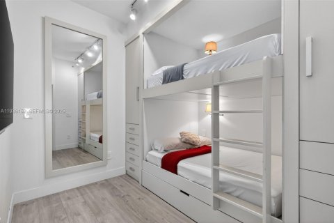 Condo in Miami, Florida, 1 bedroom  № 1994569 - photo 19