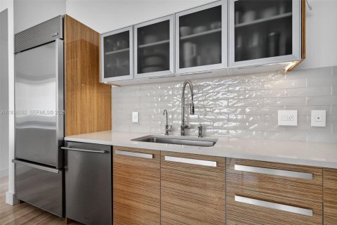 Condo in Miami, Florida, 1 bedroom  № 1994569 - photo 27