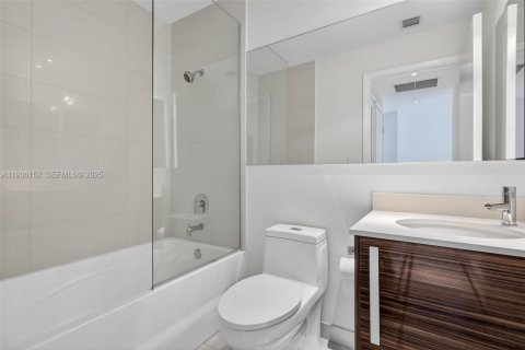 Condo in Miami, Florida, 1 bedroom  № 1994569 - photo 21