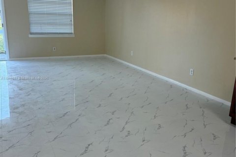 Casa en alquiler en St. Lucie, Florida, 3 dormitorios, 222.97 m2 № 2026525 - foto 4