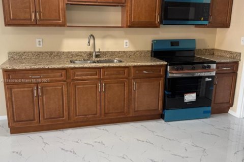 Casa en alquiler en St. Lucie, Florida, 3 dormitorios, 222.97 m2 № 2026525 - foto 6