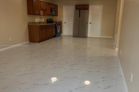 Casa en alquiler en St. Lucie, Florida, 3 dormitorios, 222.97 m2 № 2026525 - foto 3