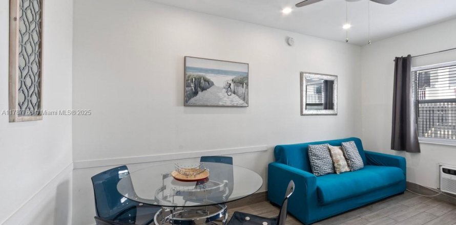 Condominio en Miami Beach, Florida, 1 dormitorio  № 1967001