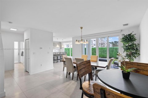 Villa ou maison à louer à Doral, Floride: 4 chambres, 258.45 m2 № 2038089 - photo 12