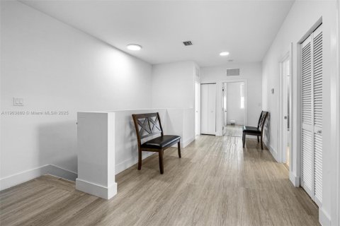 Villa ou maison à louer à Doral, Floride: 4 chambres, 258.45 m2 № 2038089 - photo 24