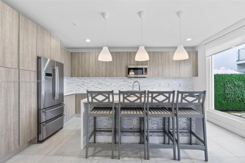 Villa ou maison à louer à Doral, Floride: 4 chambres, 258.45 m2 № 2038089 - photo 16