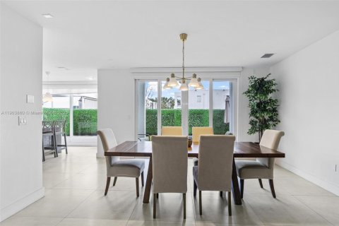 Villa ou maison à louer à Doral, Floride: 4 chambres, 258.45 m2 № 2038089 - photo 13