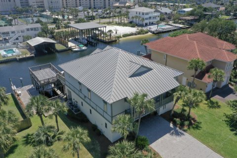 House in Destin, Florida 4 bedrooms, 373.28 sq.m. № 561185 - photo 1
