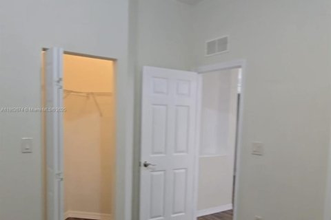 Touwnhouse à vendre à Miramar, Floride: 3 chambres, 139.54 m2 № 1890718 - photo 4