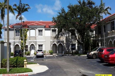 Townhouse in Miramar, Florida 3 bedrooms, 139.54 sq.m. № 1890718 - photo 1