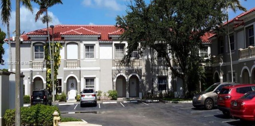 Townhouse in Miramar, Florida 3 bedrooms, 139.54 sq.m. № 1890718